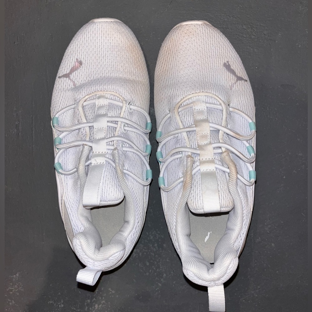 Girls tennis shoes